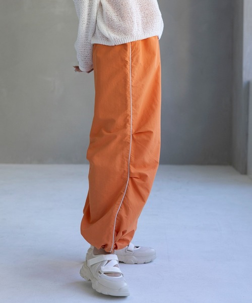LEPSIM(レプシィム)の「ラインパラシュートパンツ 987521(その他パンツ・レディース・オレンジ/アイボリー/ブラック/グレー・FREE)」の18枚目の写真