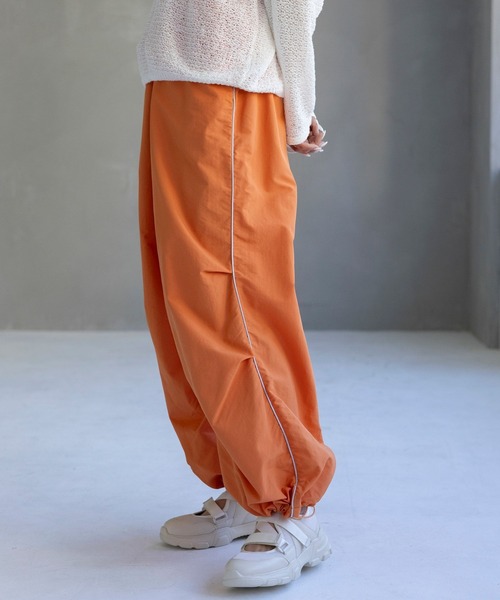 LEPSIM(レプシィム)の「ラインパラシュートパンツ 987521(その他パンツ・レディース・オレンジ/アイボリー/ブラック/グレー・FREE)」の17枚目の写真