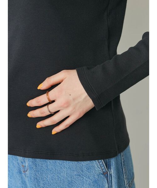 CRAFT STANDARD BOUTIQUE（クラフトスタンダードブティック）の「フリルテープリブカットプルオーバー（Tシャツ/カットソー・レディース・オフホワイト/ブラック/ベージュ・FREE）」の4枚目の写真