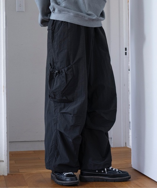 COLIN（コリン）の「COLIN:NYLON DRAWSTRING CARGO PANTS /ナイロン ドロスト カーゴ パンツ（カーゴパンツ・メンズ・ホワイト/ブラック/オリーブ・M/L）」の12枚目の写真