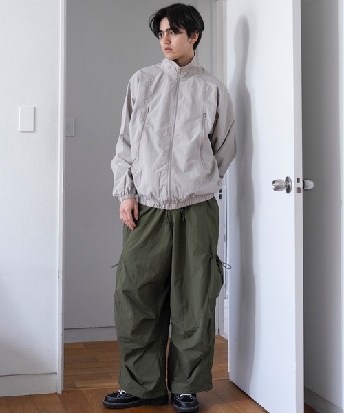 COLIN（コリン）の「COLIN:NYLON DRAWSTRING CARGO PANTS /ナイロン ドロスト カーゴ パンツ（カーゴパンツ・メンズ・ホワイト/ブラック/オリーブ・M/L）」の8枚目の写真