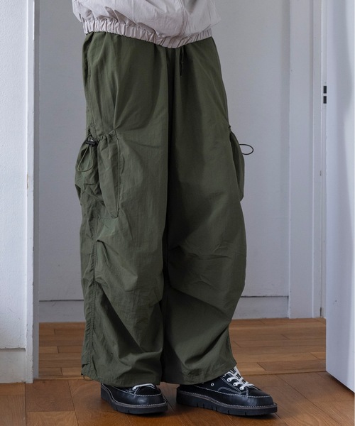 COLIN（コリン）の「COLIN:NYLON DRAWSTRING CARGO PANTS /ナイロン ドロスト カーゴ パンツ（カーゴパンツ・メンズ・ホワイト/ブラック/オリーブ・M/L）」の13枚目の写真
