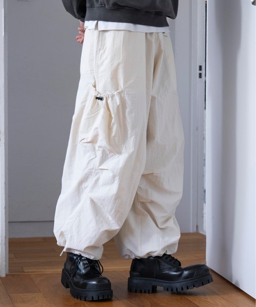 COLIN（コリン）の「COLIN:NYLON DRAWSTRING CARGO PANTS /ナイロン ドロスト カーゴ パンツ（カーゴパンツ・メンズ・ホワイト/ブラック/オリーブ・M/L）」の15枚目の写真