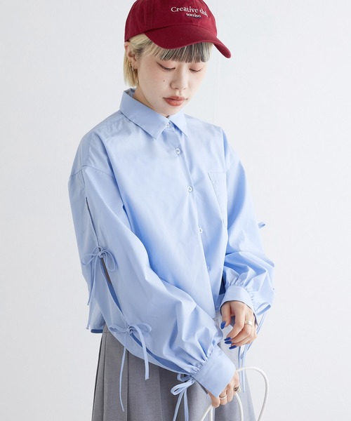 w closet(ダブルクローゼット)の「袖リボンショート丈シャツ(シャツ/ブラウス・レディース・サックスブルー系1/ブルー系その他/オフホワイト・FREE)」の3枚目の写真