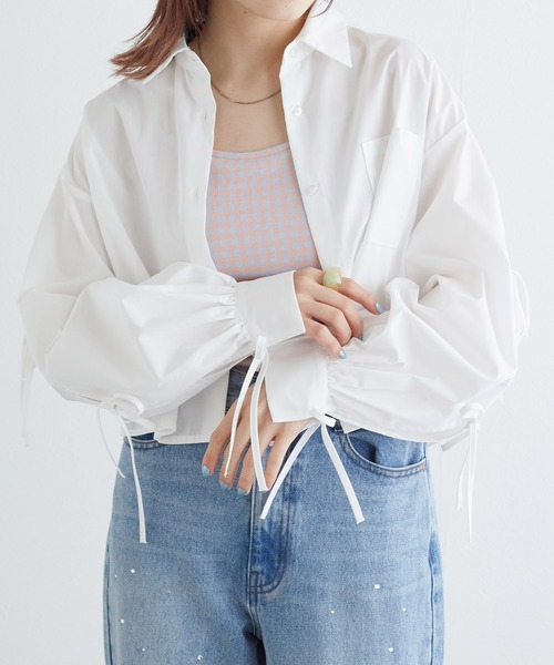w closet(ダブルクローゼット)の「袖リボンショート丈シャツ(シャツ/ブラウス・レディース・サックスブルー系1/ブルー系その他/オフホワイト・FREE)」の7枚目の写真