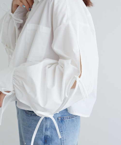 w closet(ダブルクローゼット)の「袖リボンショート丈シャツ(シャツ/ブラウス・レディース・サックスブルー系1/ブルー系その他/オフホワイト・FREE)」の10枚目の写真