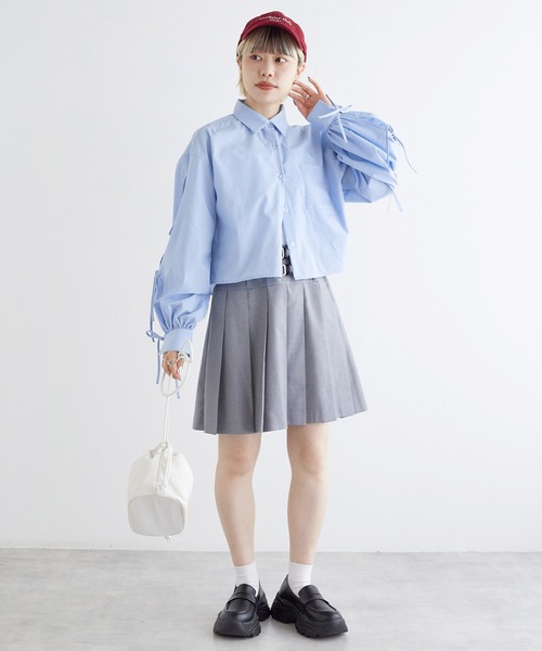 w closet(ダブルクローゼット)の「袖リボンショート丈シャツ(シャツ/ブラウス・レディース・サックスブルー系1/ブルー系その他/オフホワイト・FREE)」の14枚目の写真