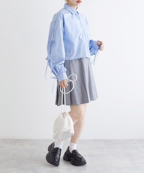 w closet(ダブルクローゼット)の「袖リボンショート丈シャツ(シャツ/ブラウス・レディース・サックスブルー系1/ブルー系その他/オフホワイト・FREE)」の20枚目の写真