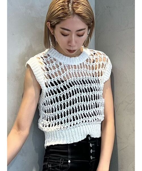 EMODA(エモダ)の「ブレイドメッシュタンクトップ(タンクトップ・レディース・ブラック/グレー/ホワイト/ブルー・FREE)」の2枚目の写真