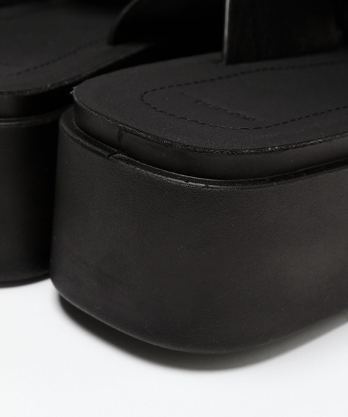 niko and...(ニコアンド)の「オリジナル厚底トングサンダル(サンダル・レディース・キャメル/アイボリー/ブラック/ブラック系その他/シルバー/アイボリー系・SMALL/MEDIUM/LARGE)」の19枚目の写真