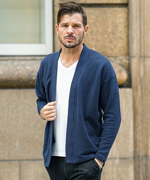 SOMEDIFF(サムディフ)の「【SOMEDIFF】シアサッカーボタンレスカーディガン メンズ(カーディガン/ボレロ・メンズ・ブラック/ホワイト/ネイビー/ホワイト×ネイビー・S/M/L/XL)」の4枚目の写真