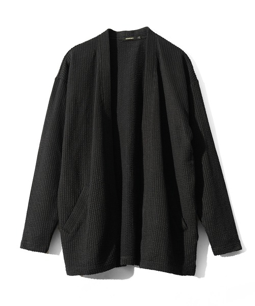 SOMEDIFF(サムディフ)の「【SOMEDIFF】シアサッカーボタンレスカーディガン メンズ(カーディガン/ボレロ・メンズ・ブラック/ホワイト/ネイビー/ホワイト×ネイビー・S/M/L/XL)」の7枚目の写真