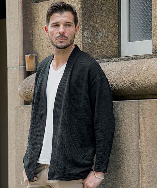 SOMEDIFF(サムディフ)の「【SOMEDIFF】シアサッカーボタンレスカーディガン メンズ(カーディガン/ボレロ・メンズ・ブラック/ホワイト/ネイビー/ホワイト×ネイビー・S/M/L/XL)」の18枚目の写真