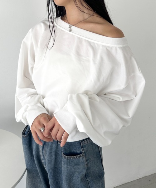 CLEA（クレア）の「ワンショルダースウェットトップス（スウェット・レディース・ホワイト/ブラック/グレー/チャコールグレー/ネイビー/ブラウン・FREE）」の2枚目の写真