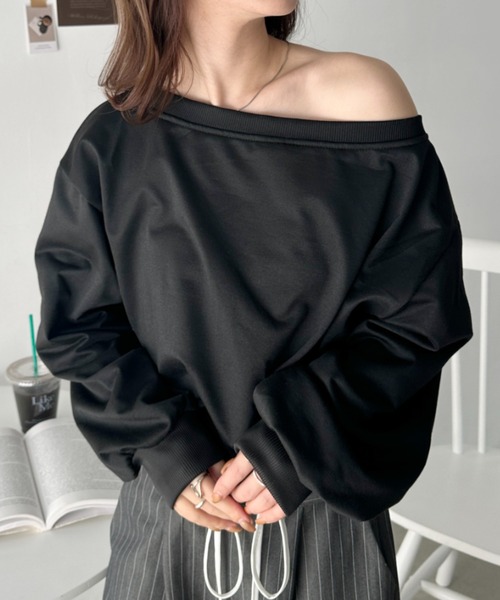 CLEA（クレア）の「ワンショルダースウェットトップス（スウェット・レディース・ホワイト/ブラック/グレー/チャコールグレー/ネイビー/ブラウン・FREE）」の3枚目の写真