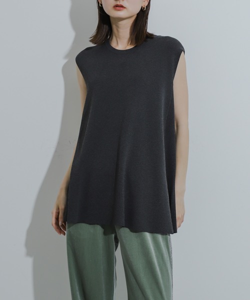 SENSE OF PLACE by URBAN RESEARCH(センスオブプレイスバイアーバンリサーチ)の「フレンチスリーブフレアチュニックセーター(ニット/セーター・レディース・ブラック/チャコールグレー/オフホワイト/ブラウン/イエロー・ONE)」の4枚目の写真