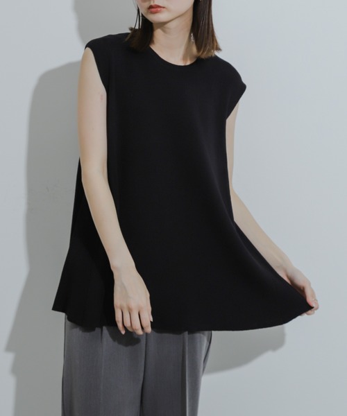 SENSE OF PLACE by URBAN RESEARCH(センスオブプレイスバイアーバンリサーチ)の「フレンチスリーブフレアチュニックセーター(ニット/セーター・レディース・ブラック/チャコールグレー/オフホワイト/ブラウン/イエロー・ONE)」の3枚目の写真