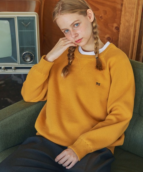 MONO-MART（モノマート）の「ナンバリング刺繍 ウォッシャブル スウェットライク ビッグニット（ニット/セーター・レディース・ブラウン/オートミール/スミクロ/ネイビー/アイボリー/杢グレー/チャコールグレー/レッド/オレンジ/マスタード/カーキ/ブラック・FREE）」の10枚目の写真