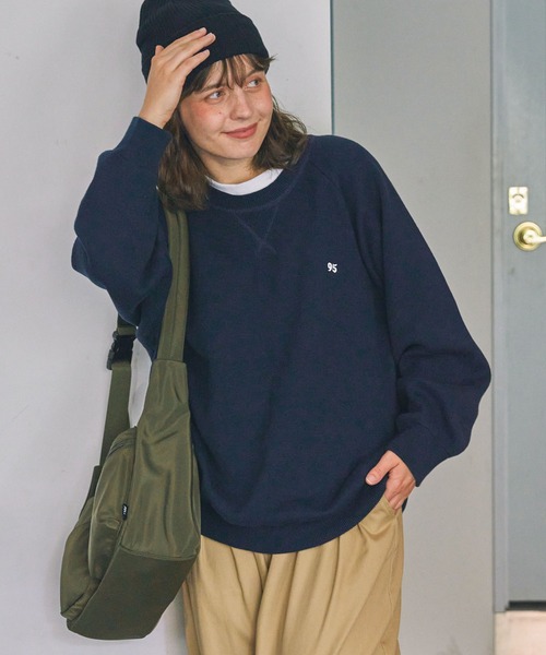 MONO-MART（モノマート）の「ナンバリング刺繍 ウォッシャブル スウェットライク ビッグニット（ニット/セーター・レディース・ブラウン/オートミール/スミクロ/ネイビー/アイボリー/杢グレー/チャコールグレー/レッド/オレンジ/マスタード/カーキ/ブラック・FREE）」の15枚目の写真