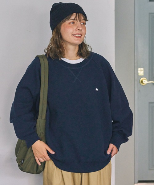 MONO-MART（モノマート）の「ナンバリング刺繍 ウォッシャブル スウェットライク ビッグニット（ニット/セーター・レディース・ブラウン/オートミール/スミクロ/ネイビー/アイボリー/杢グレー/チャコールグレー/レッド/オレンジ/マスタード/カーキ/ブラック・FREE）」の16枚目の写真