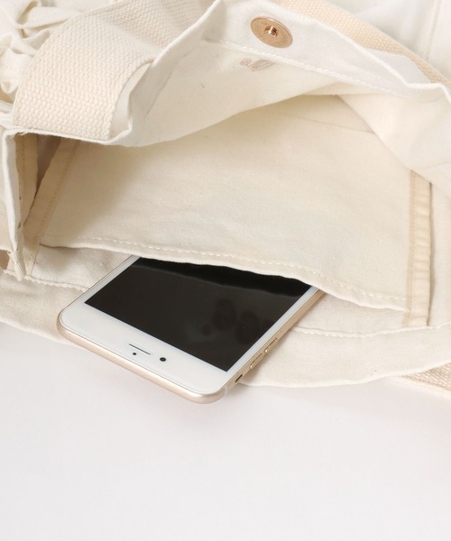 Lee（リー）の「Lee（リー）サイドフリルトートバッグ/デニム・シルバーメタリック・キャンバストート レディース（トートバッグ・レディース・インディゴブルー/シルバー/オフホワイト/ブラック/ライトグリーン・FREE）」の16枚目の写真