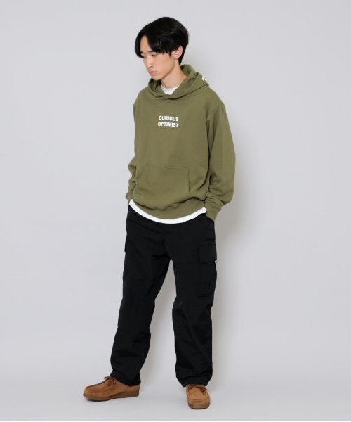 GLAZOS(グラソス)の「【大人向けサイズあり】【毛玉になりにくいしっかり素材】フードプリントプルオーバーパーカー(パーカー・キッズ・カーキ/ブラック/ブルー・S/M/L/LL)」の5枚目の写真