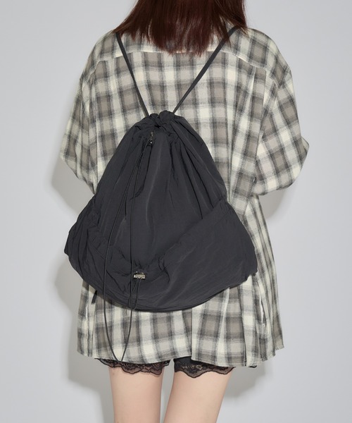 ROOPTOKYO（ループトウキョウ）の「ドローコードナップサック フロントポケット付き（バックパック/リュック・レディース・ブラック/ホワイト・FREE）」の8枚目の写真