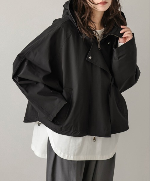 エミ新品紙タグ付き⭐️ギャザーナイロンブルゾンコンパクトマウンテンパーカー エミ新品紙タグ付き⭐️ギャザーナイロンブルゾンコンパクトマウンテン