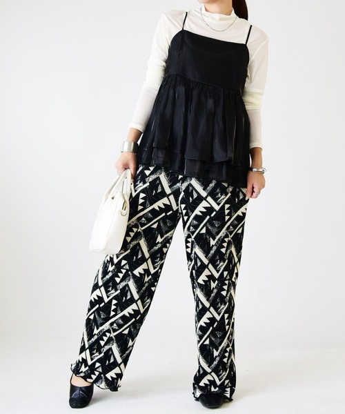 and it_（アンドイット）の「シャイニーサテンキャミソールビスチェ（キャミソール・レディース・チャコール/グレイッシュベージュ/ブラック・M/L）」の5枚目の写真