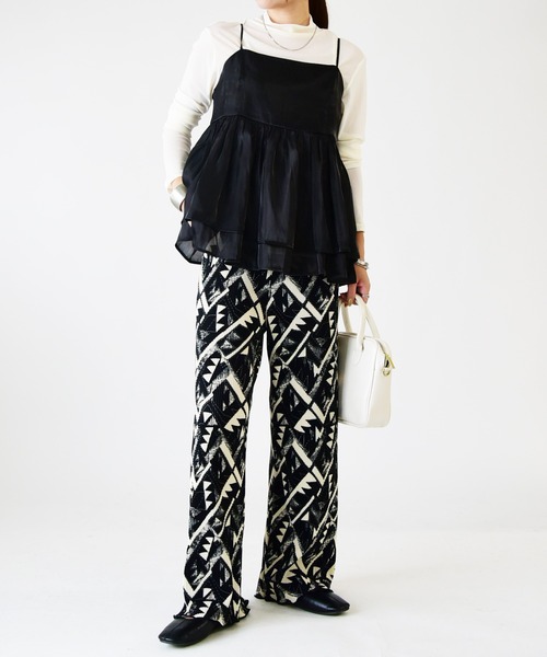 and it_（アンドイット）の「シャイニーサテンキャミソールビスチェ（キャミソール・レディース・チャコール/グレイッシュベージュ/ブラック・M/L）」の6枚目の写真