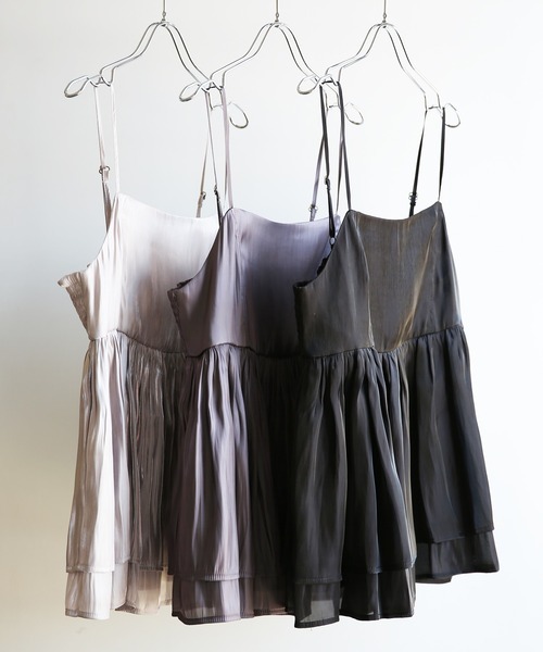 and it_（アンドイット）の「シャイニーサテンキャミソールビスチェ（キャミソール・レディース・チャコール/グレイッシュベージュ/ブラック・M/L）」の16枚目の写真