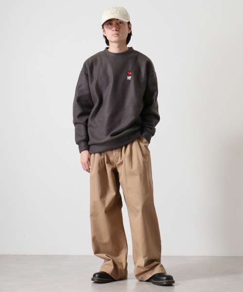 FUNALIVE（ファンアライブ）の「両面起毛オーバーサイズロゴ刺繍トレーナー（スウェット・メンズ・ダークブルー/スミクロ/ホワイト/ブラック系その他2/ブラック/ヘザーグレー/杢グレー/ホワイト系その他2/ブラック系その他3/グレイッシュブルー/ホワイト系その他3/ライトカーキ・M/L/LL）」の21枚目の写真