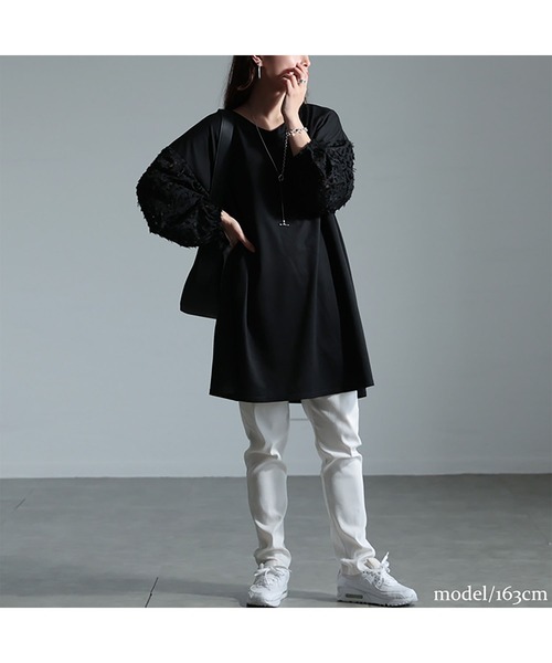 GOLDJAPAN(ゴールドジャパン)の「シアーフェザー袖切り替えチュニック【大きいサイズ対応】(チュニック・レディース・ブラック・LL/3L/4L/5L)」の11枚目の写真