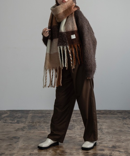 Amiur（エミレ）の「bulky volume fringe muffler / バルキーボリュームフリンジマフラー（マフラー・レディース・ピンク/ブルー/アイボリー/チェック・FREE）」の11枚目の写真