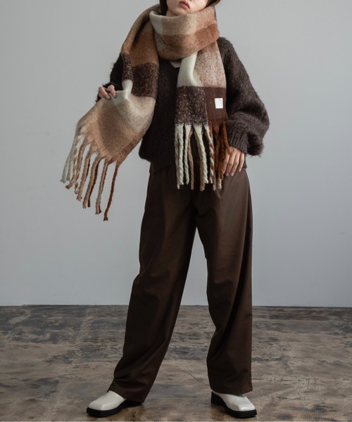 Amiur（エミレ）の「bulky volume fringe muffler / バルキーボリュームフリンジマフラー（マフラー・レディース・ピンク/ブルー/アイボリー/チェック・FREE）」の12枚目の写真