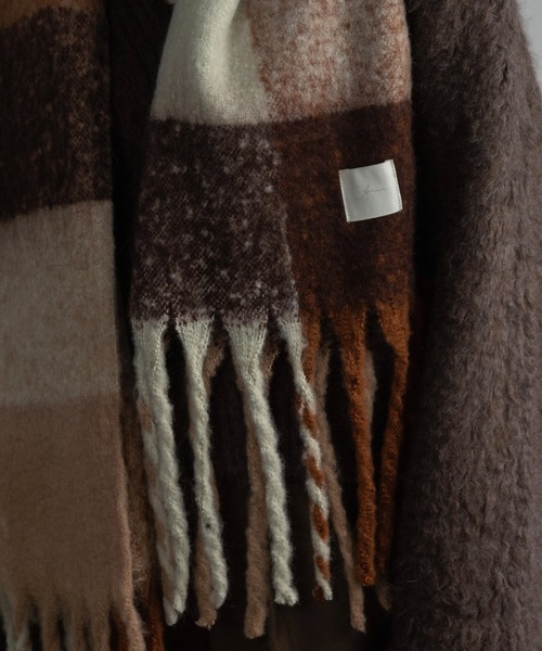 Amiur（エミレ）の「bulky volume fringe muffler / バルキーボリュームフリンジマフラー（マフラー・レディース・ピンク/ブルー/アイボリー/チェック・FREE）」の13枚目の写真