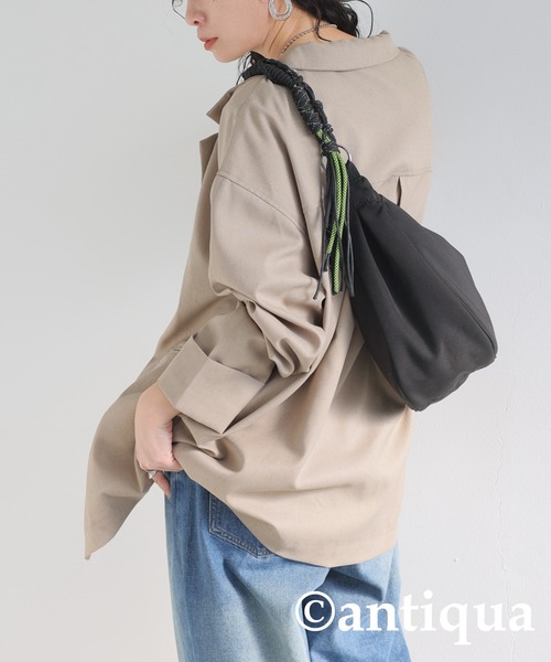 antiqua（アンティカ）の「パラコードハンドル ムーンバッグ バッグ（ショルダーバッグ・レディース・ブラック/ライトグレー・FREE）」の10枚目の写真