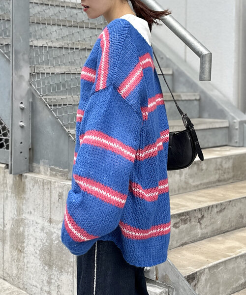w closet(ダブルクローゼット)の「【3色展開】ボーダーBIGニットプルオーバー(ニット/セーター・レディース・アイボリー/ブルー/オレンジ・FREE)」の15枚目の写真