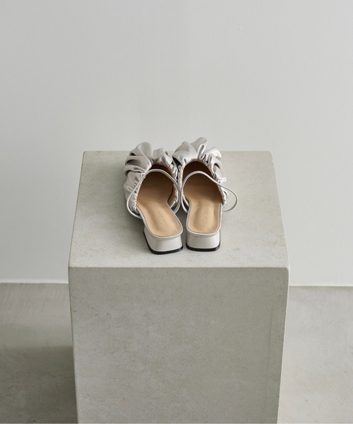 THE YOn（ザヨン）の「サテンギャザーサンダル（サンダル・レディース・シルバー/ブラック/ライム・39/38/37）」の18枚目の写真