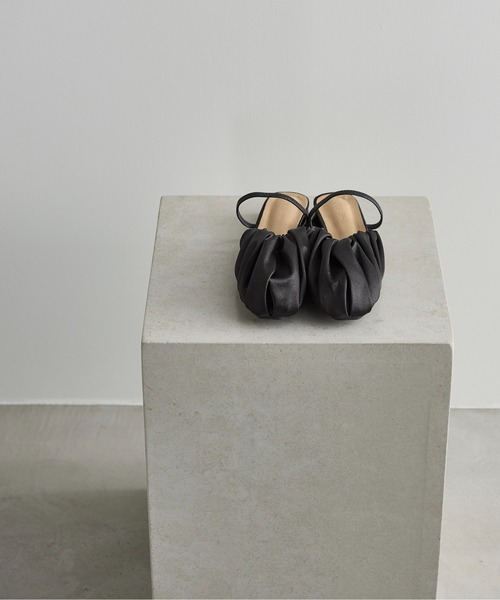 THE YOn（ザヨン）の「サテンギャザーサンダル（サンダル・レディース・シルバー/ブラック/ライム・39/38/37）」の15枚目の写真