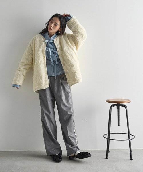 THE YOn（ザヨン）の「サテンギャザーサンダル（サンダル・レディース・シルバー/ブラック/ライム・39/38/37）」の9枚目の写真