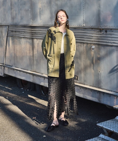 THE YOn（ザヨン）の「サテンギャザーサンダル（サンダル・レディース・シルバー/ブラック/ライム・39/38/37）」の12枚目の写真