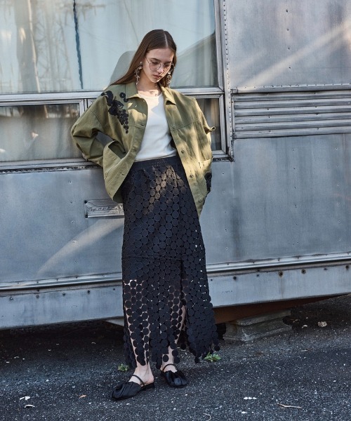 THE YOn（ザヨン）の「サテンギャザーサンダル（サンダル・レディース・シルバー/ブラック/ライム・39/38/37）」の14枚目の写真