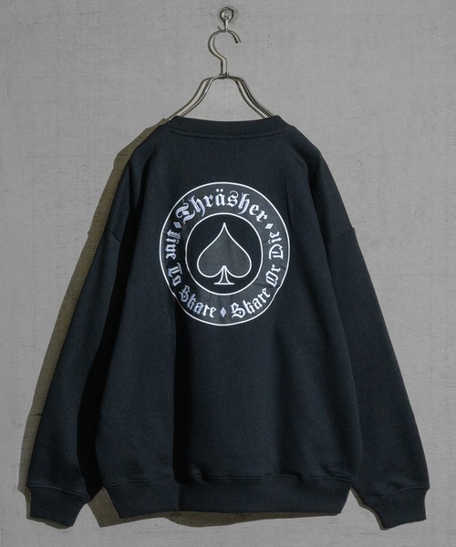 【at】〔THRASHER/スラッシャー〕アソートパターンロゴ プリント＆刺繍 クルーネックスウェット（スウェット）｜THRASHER（スラッシャー）