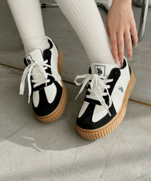 U.S. POLO ASSN.（ユーエスポロアッスン）の「U.S. POLO ASSN. ローカット 厚底 スニーカー（スニーカー・レディース・ホワイト/ベージュ系その他/ブラウン/ブラック/ホワイト×グレー/ピンク・22.5cm/23cm/23.5cm/24cm/24.5cm/25cm/25.5cm/26cm/26.5cm/27cm）」の2枚目の写真