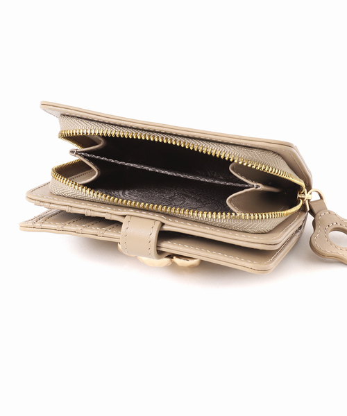 Spick & Span（スピックアンドスパン）の「《WEB限定》HASHIBAMI / ハシバミ FLOWERバックル ウォレット（財布・レディース・イエロー/ブラウン/ベージュ系その他・FREE）」の15枚目の写真