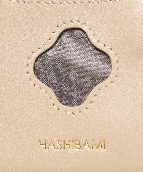 Spick & Span（スピックアンドスパン）の「《WEB限定》HASHIBAMI / ハシバミ FLOWERバックル ウォレット（財布・レディース・イエロー/ブラウン/ベージュ系その他・FREE）」の10枚目の写真