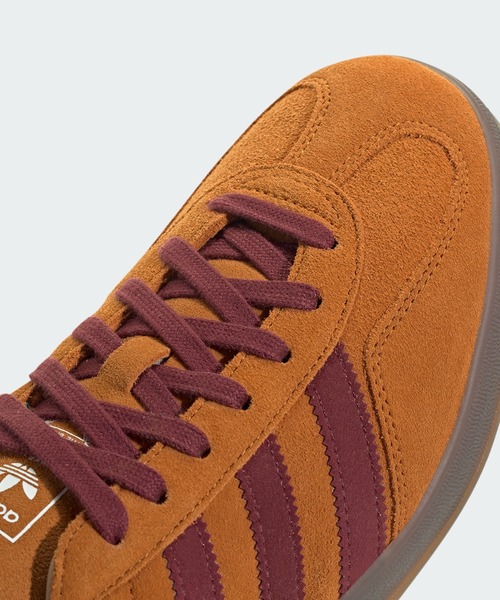 adidas(アディダス)の「adidas/アディダス GAZELLE INDOOR W スリーストライプス ロゴスニーカー(スニーカー・メンズ・ベージュ/ブラック/オレンジ/サンドベージュ/グリーン・24.5/24/23.5/23/26.5/27/27.5/25/26/28/25.5)」の14枚目の写真