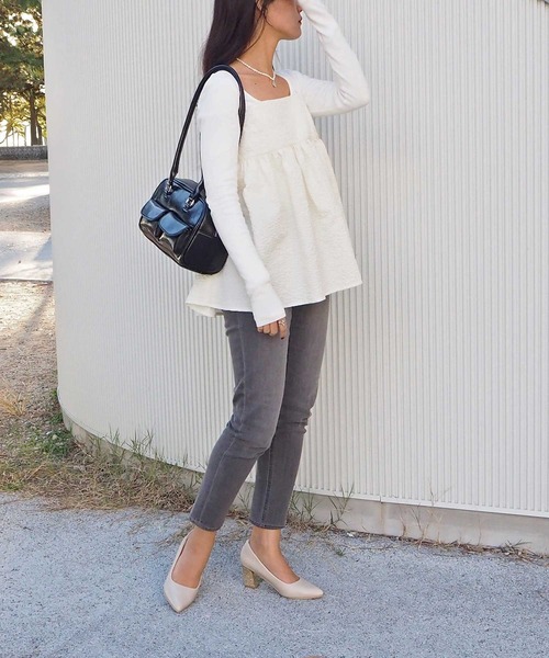 minia（ミニア）の「プレミアムゴールドヒールパンプス（パンプス・レディース・ブラック/ベージュ系1/ブラック系1/グレー系1/ベージュ系2/ネイビー系1/グレー系2・22.0cm/22.5cm/23.0cm/23.5cm/24.0cm/24.5cm/25.0cm/25.5cm/26.0cm）」の13枚目の写真