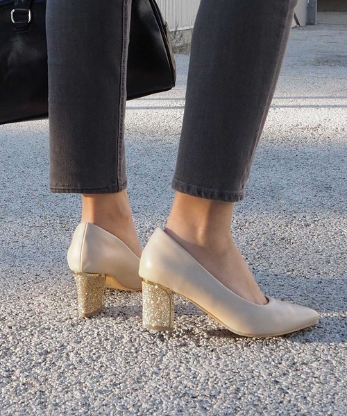 minia（ミニア）の「プレミアムゴールドヒールパンプス（パンプス・レディース・ブラック/ベージュ系1/ブラック系1/グレー系1/ベージュ系2/ネイビー系1/グレー系2・22.0cm/22.5cm/23.0cm/23.5cm/24.0cm/24.5cm/25.0cm/25.5cm/26.0cm）」の14枚目の写真